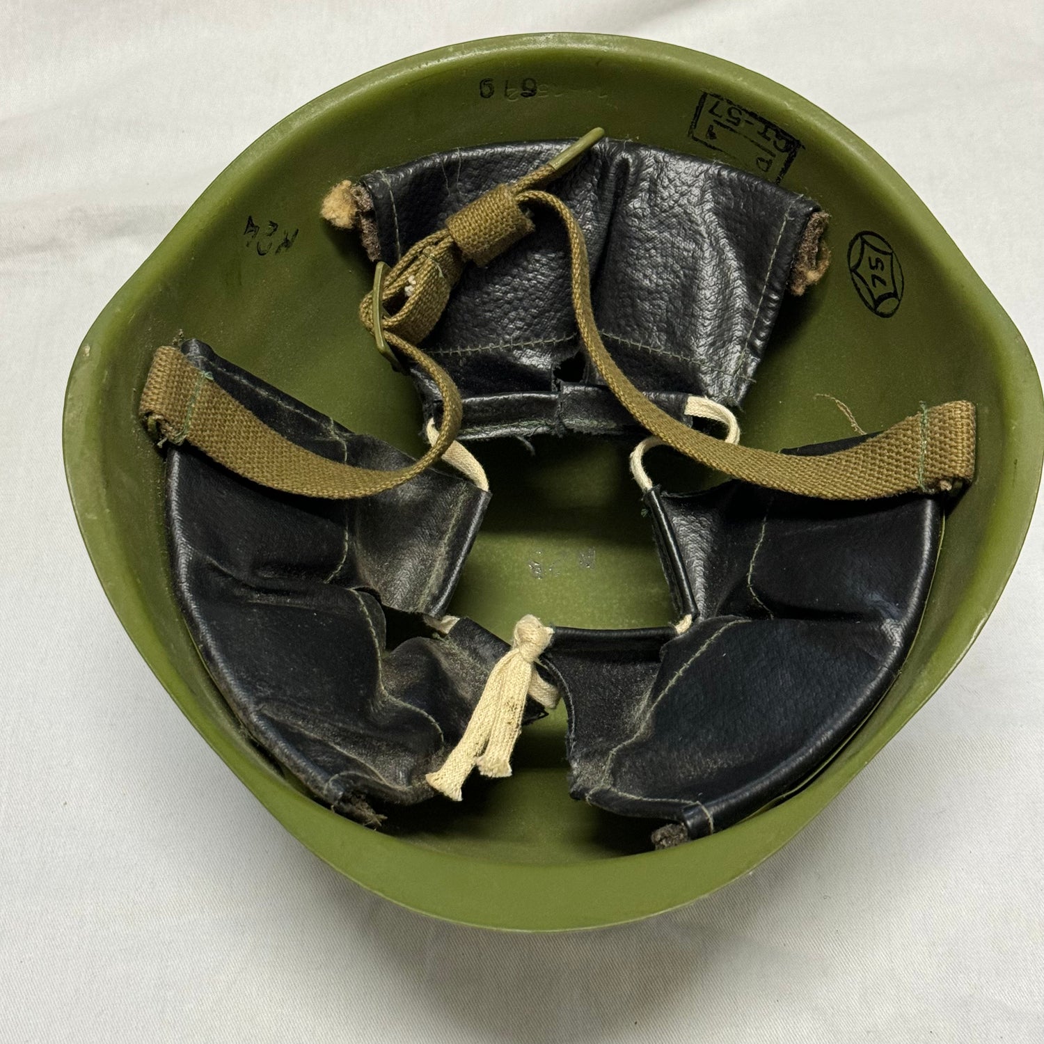 ソ連軍 ロシア軍 放出品 推定SSH-40ヘルメット(サイズ1) カバー2種付属 ソ連軍 ロシア軍 放出品 推定SSH-40ヘルメット(サイズ1